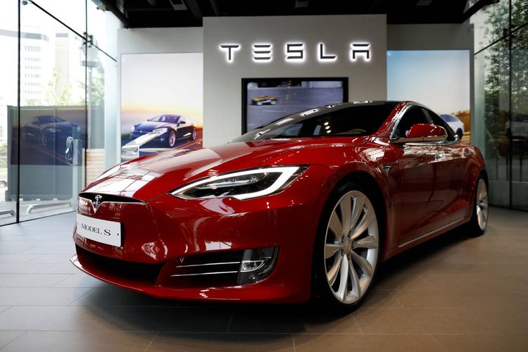 Tesla to recall 134,951 U.S. vehicles under pressure from auto safety regulators