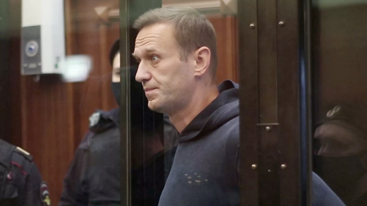 Cуд приговорил Навального к 3,5 годам колонии