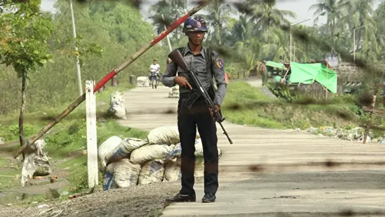 Военные в Мьянме освободили 400 человек, включая депутатов от правящей партии