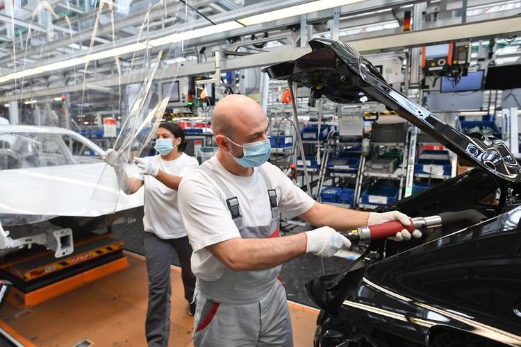 German car sales drop 30% in January 