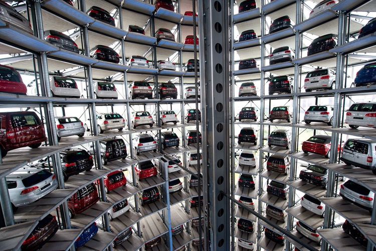 Almaniyada avtomobil satışları yanvarda 30% azalıb