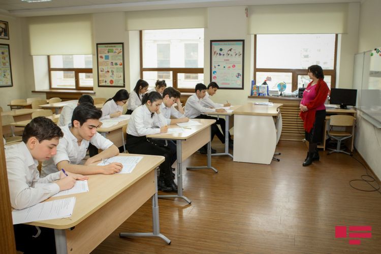 В регионах возобновляется традиционная форма обучения в старших классах