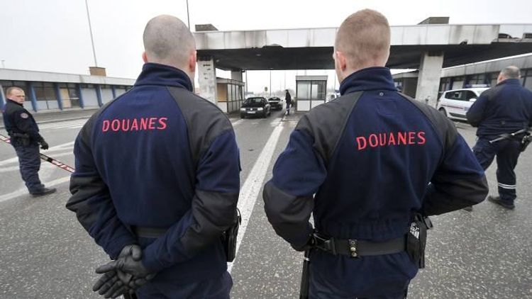 Во Франции обезвредили группу, торговавшую оружием для спецподразделений