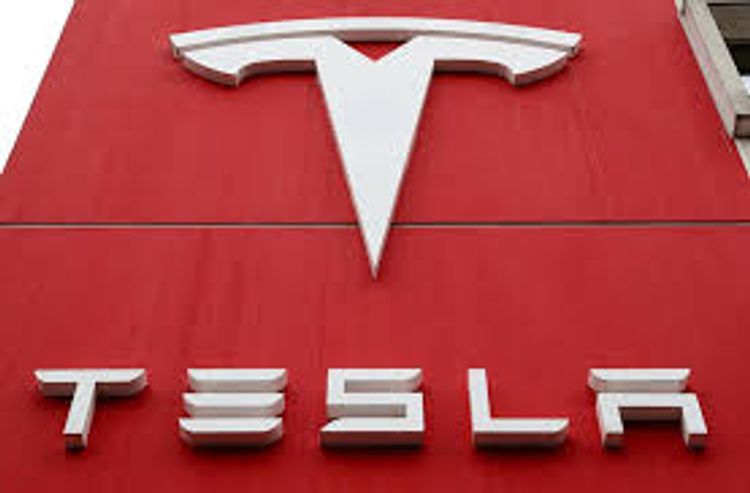 Tesla stashes $1.5 billion in bitcoin, to accept as payment for cars soon