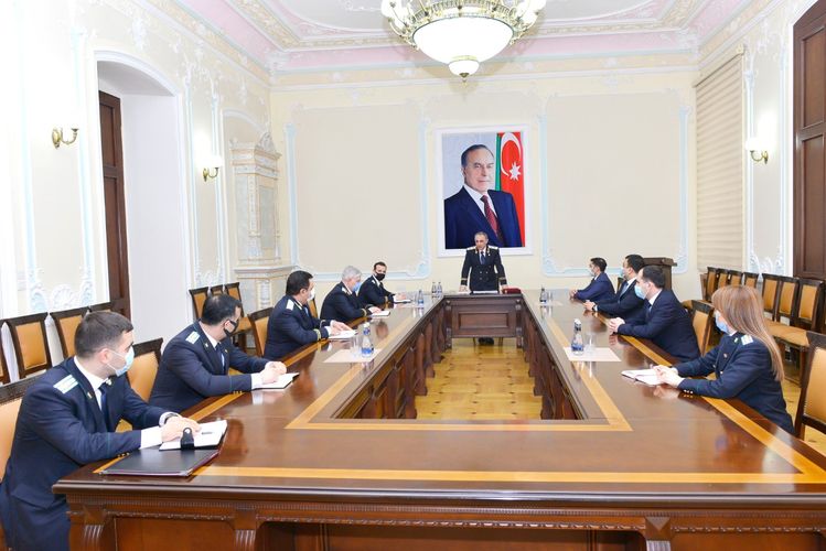 Kamran Əliyev hakim təyin olunan sabiq prokurorluq əməkdaşları ilə görüşüb