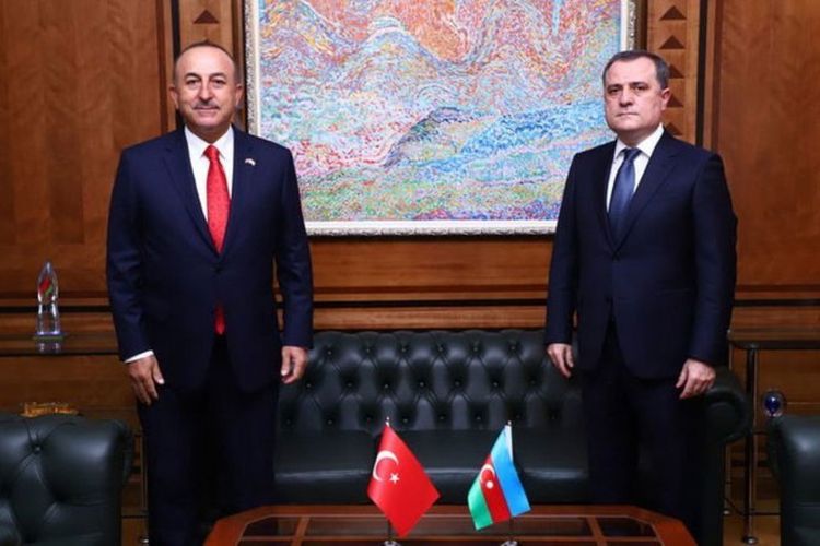 Ceyhun Bayramov dənizçilərin azad edilməsinə görə Mövlud Çavuşoğlunu təbrik edib
