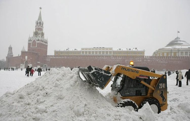Moscow hit by exceptional snowfall