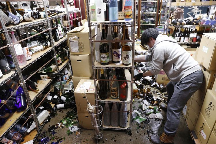 Magnitude 7.3 quake strikes Japan, injuring over 50 - UPDATED-1