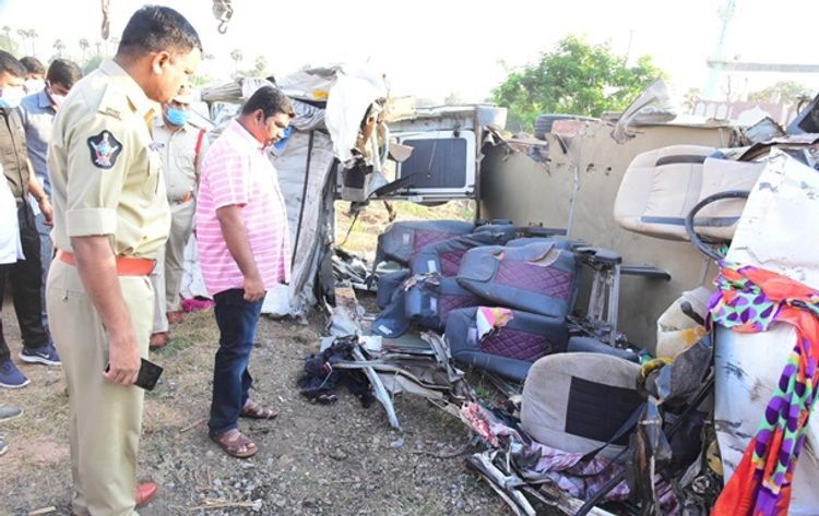 В Индии 14 человек погибли в ДТП с участием микроавтобуса