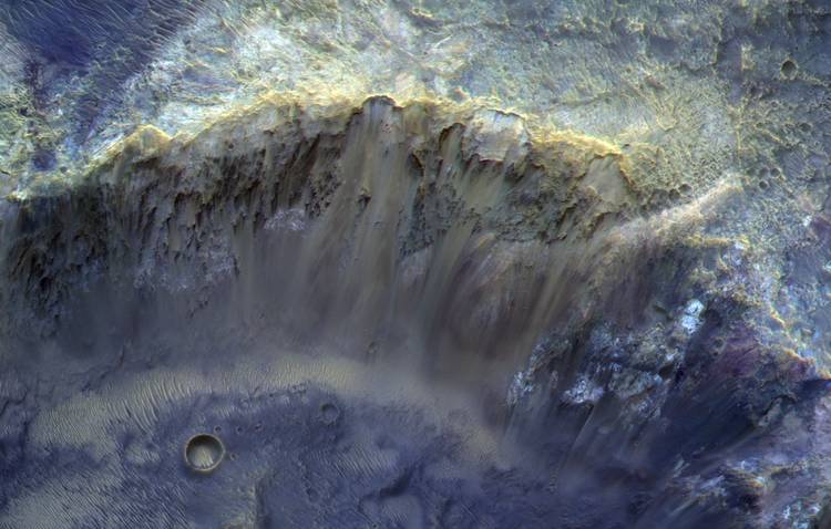 Роскосмос опубликовал фото кратера Марса - ФОТО