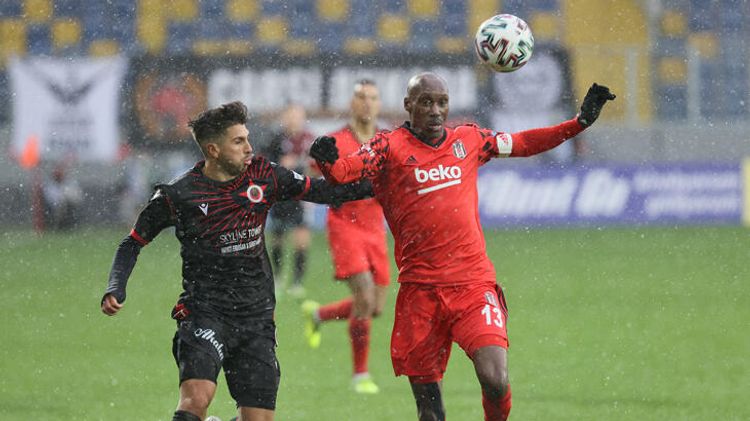 “Beşiktaş” darmadağınla qalib gəlib, “Antalyaspor” heç-heçə edib