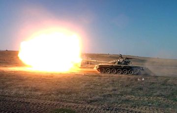 Azərbaycan tankçıları döyüş atışlarını icra ediblər  - VİDEO