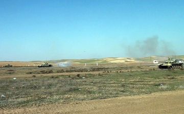 Azərbaycan tankçıları döyüş atışlarını icra ediblər  - VİDEO