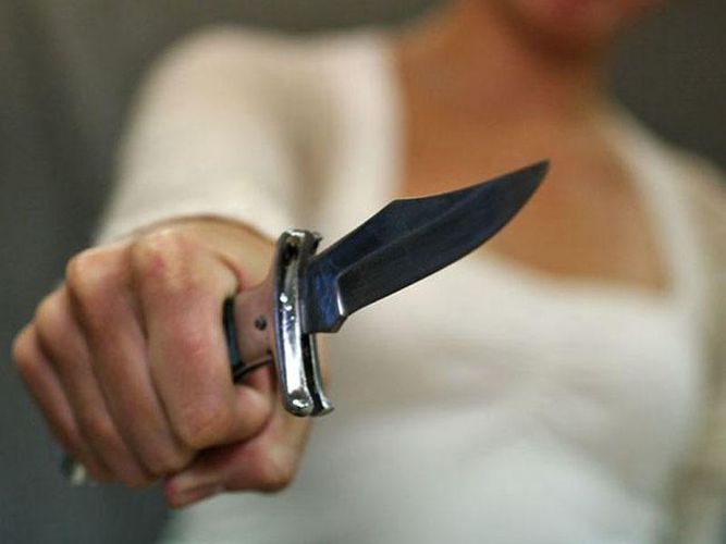 В Гяндже женщина ранила ножом мужа 