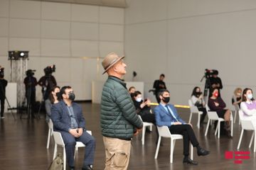 Rza Deqqəti mətbuat nümayəndələri ilə görüşüb