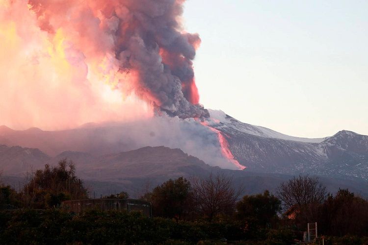Etna vulkanı püskürməyə başlayıb