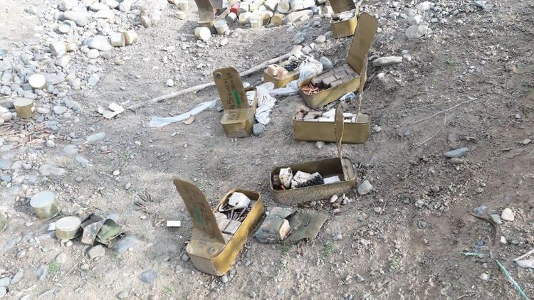В Агдаме обнаружены брошенные армянами боеприпасы – ФОТО 