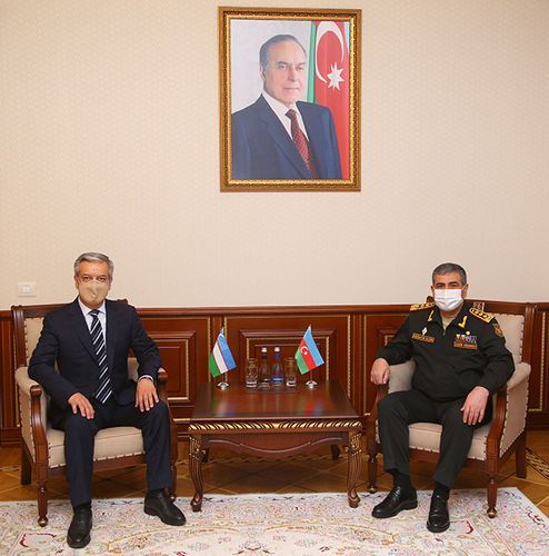 Обсуждены вопросы военного сотрудничества между Азербайджаном и Узбекистаном