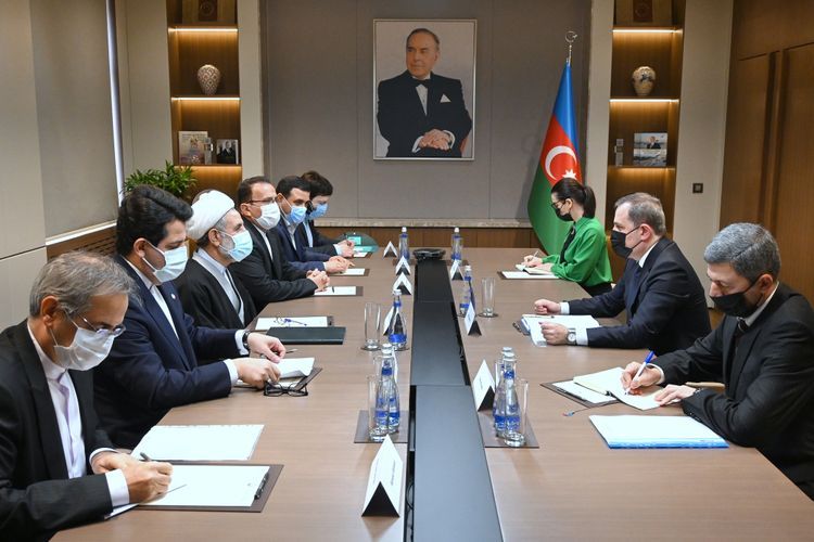 Azerbaijani FM meets with head of Commission of Iranian Parliament