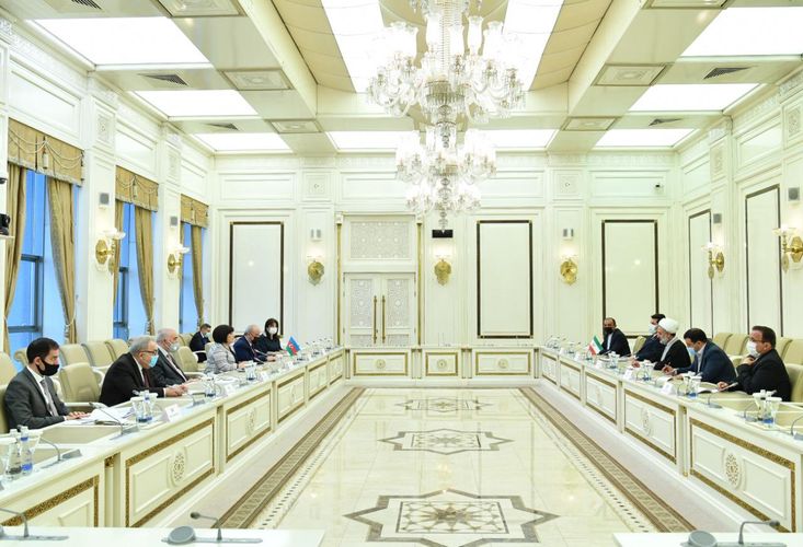 Milli Məclisin Sədri İran parlamentinin nümayəndə heyəti ilə görüşüb