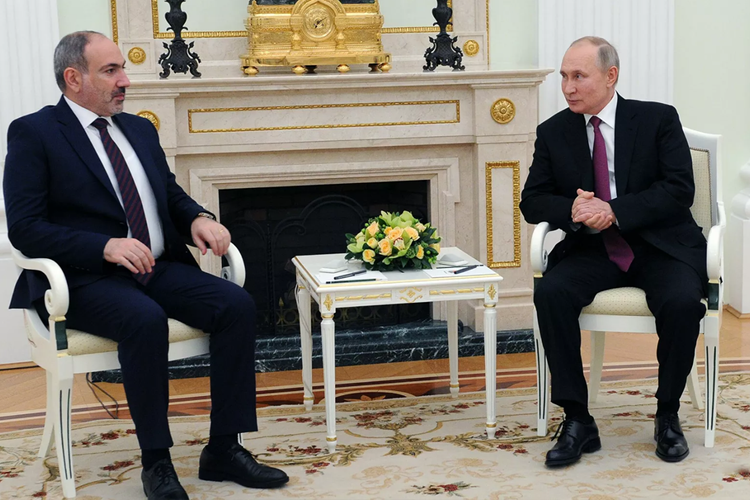 Russian President and Armenian PM hold phone conversation