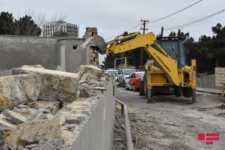 В Баку сносят незаконные строения и заборы – ФОТО 