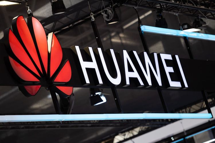 "Huawei" smartfon istehsalını 60% azaldacaq