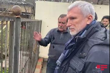 Rusiyalı deputat Bərdədə şəhid atası ilə görüşüb 