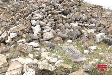 Журналисты посетили могилы Сары Ашыга и шехидов Гюлебирда - ФОТО