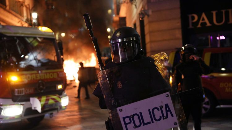 В Испании в ходе беспорядков задержали как минимум 14 человек