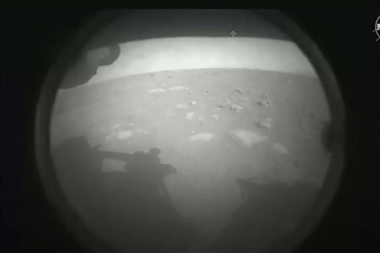 "Perseverance" Marsa enişdən dərhal sonra çəkdiyi ilk fotonu göndərib