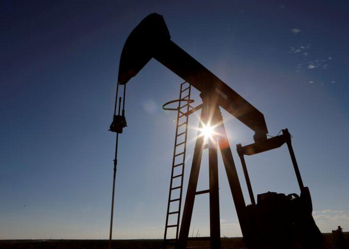 Oil drops as investors gauge big chill impact on U.S. refineries