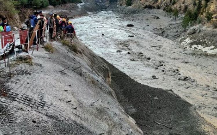 Число погибших при сходе ледника в Индии выросло до 62