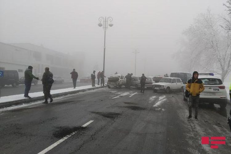 В Габале столкнулись 8 автомобилей - ФОТО