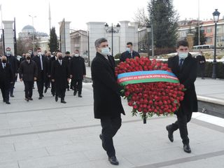 Əli Əsədov Ankarada Heydər Əliyev Parkını ziyarət edib - FOTO