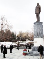 Əli Əsədov Ankarada Heydər Əliyev Parkını ziyarət edib - FOTO