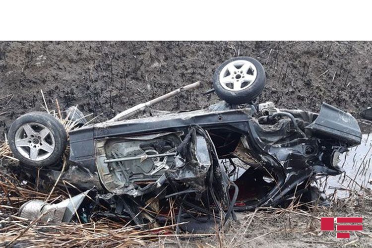 В Гёйчае сошел с трассы и перевернулся «BMW», пострадали 6 человек – ФОТО 