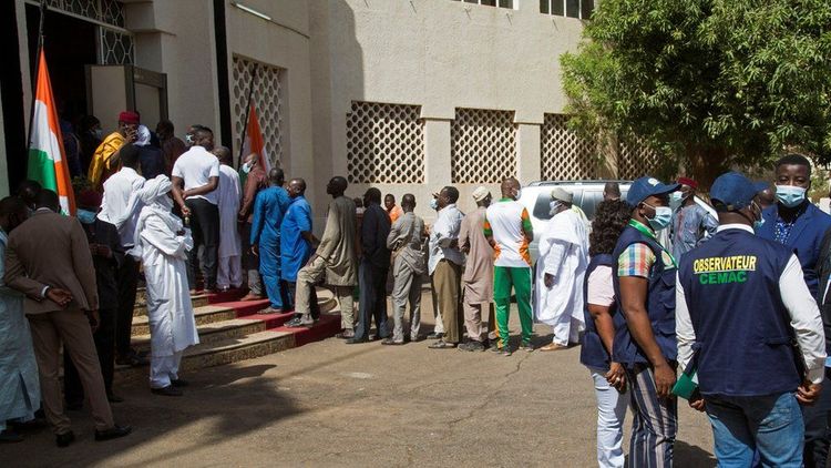 Seven Niger election officials killed by land mine on poll day