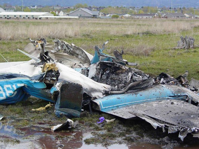 В Мексике при крушении военного самолета погибли семь человек