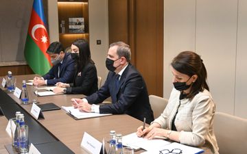 Ceyhun Bayramov Fransa Milli Assambleyasının üzvləri ilə görüşüb