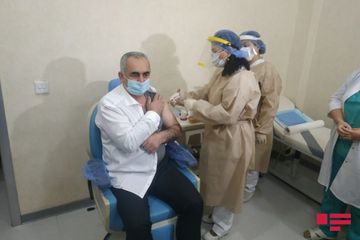 Azərbaycanda partiya sədrlərinin COVID-19 əleyhinə vaksinasiyası başlayıb - FOTO