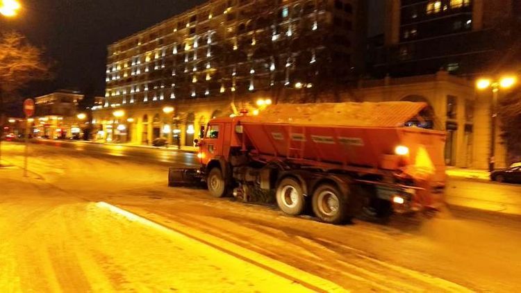 ИВ Баку: Снегоуборочные работы продолжатся и ночью - ФОТО