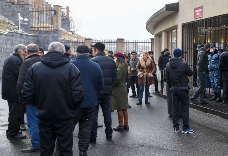 В Армении родители солдат-срочников протестуют у здания Минобороны