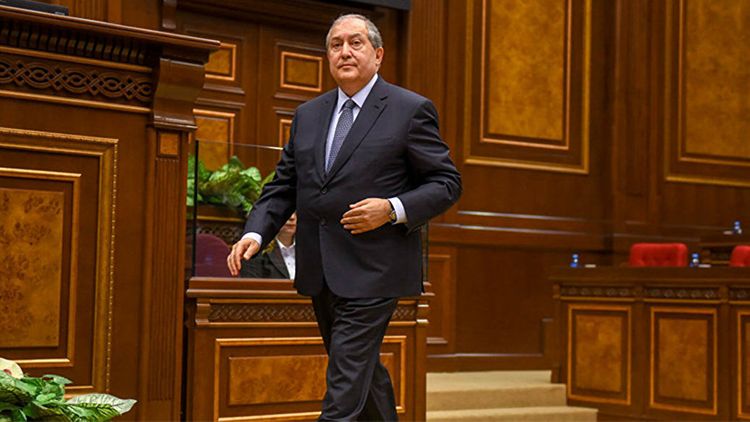 Президент Армении прокомментировал требование уволить главу Генштаба