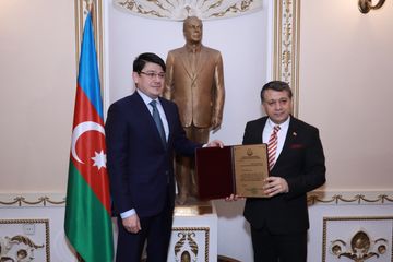 Fuad Muradov xarici jurnalistlərlə görüşüb