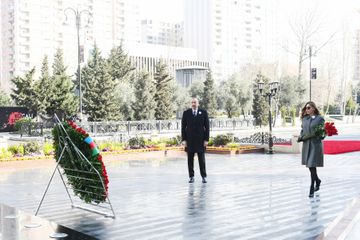 Prezident İlham Əliyev “Ana harayı” abidəsini ziyarət edib