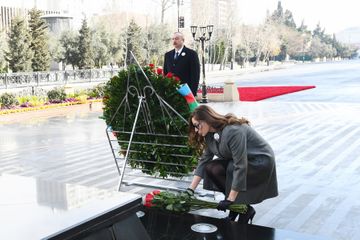Prezident İlham Əliyev “Ana harayı” abidəsini ziyarət edib