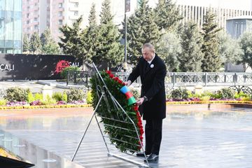 Prezident İlham Əliyev “Ana harayı” abidəsini ziyarət edib