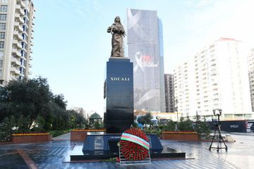 Prezident İlham Əliyev “Ana harayı” abidəsini ziyarət edib