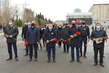 NRYTN kollektivi Xocalı soyqırımı abidəsini ziyarət edib - FOTO